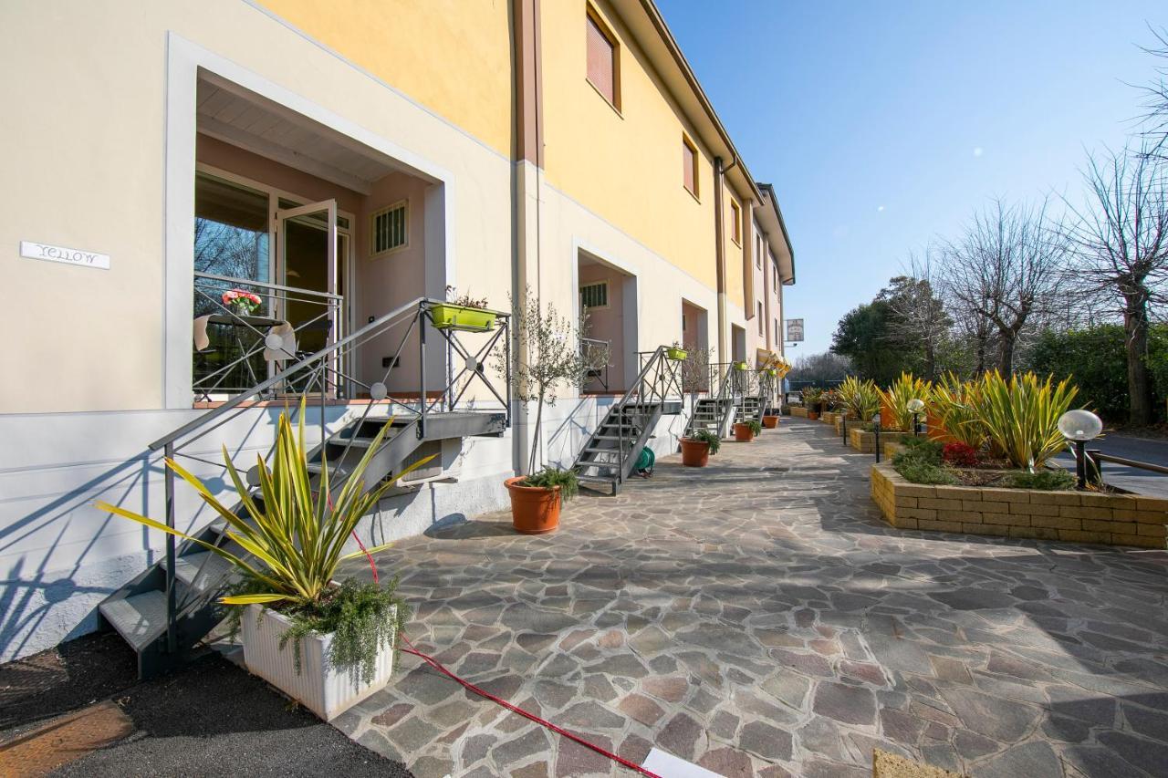 Yellow, Orange And Blue Desenzano Appartamento